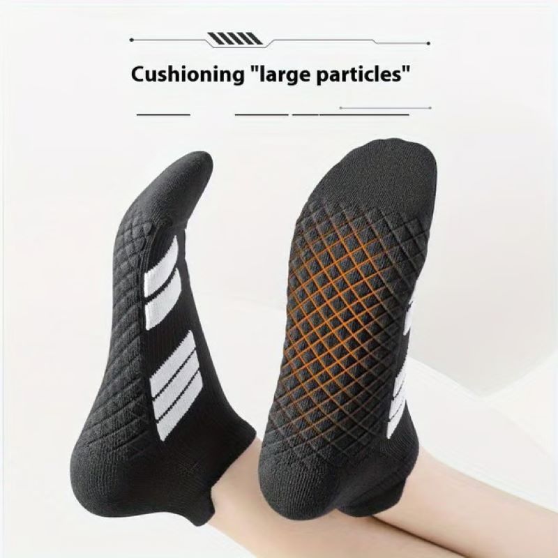 Men's low-top breathable sweat-wicking sports socks