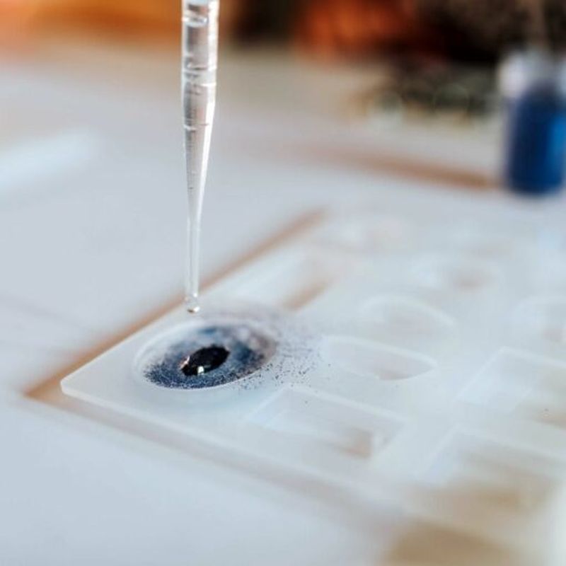 SET FOR THE PRODUCTION OF JEWELERY FROM RESIN (83 PIECES)