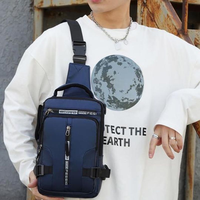 Shoulder bag with USB charger