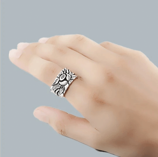 Positive Thoughts Lotus Pattern Ring