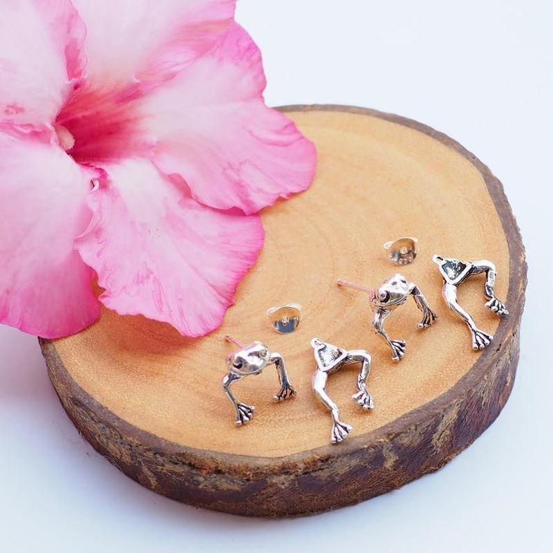 🔥BUY 1 GET ONE FREE🔥 Two Way Frog Earrings