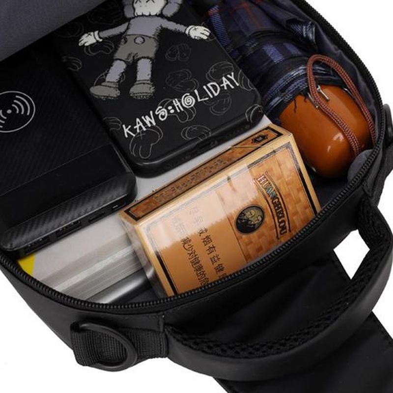 Shoulder bag with USB charger