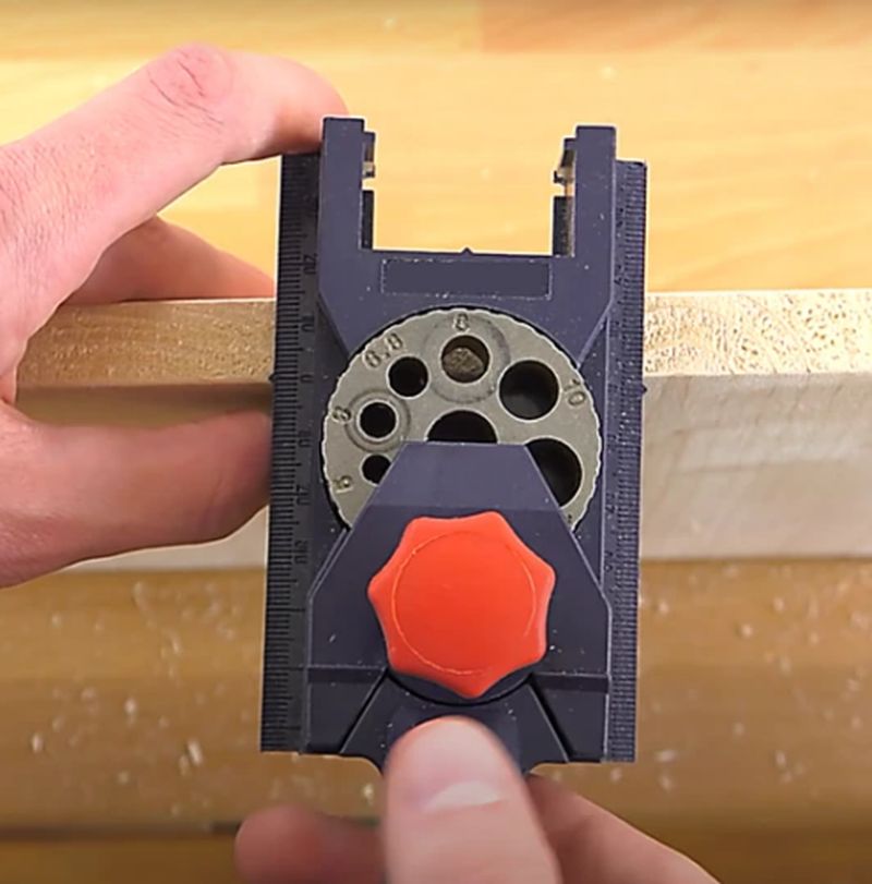 Adjustable Woodworking Drill Hole Jig