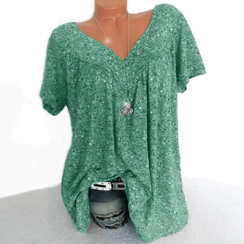 Loose-fitting, relaxed V-neck T-shirt with short sleeves